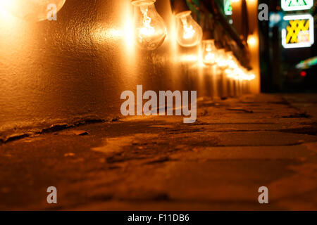 Luce incandescente della lampadina in stile vintage Foto Stock