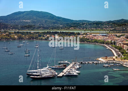 Marina con barche, Corfù, Corfu, Sito Patrimonio Mondiale dell'Unesco, l'isola di Corfu, Isole Ionie, Grecia Foto Stock