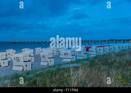 Sedie a sdraio sulla spiaggia, Mar Baltico, Bad Boltenhagen, Meclemburgo-Pomerania, Germania Foto Stock