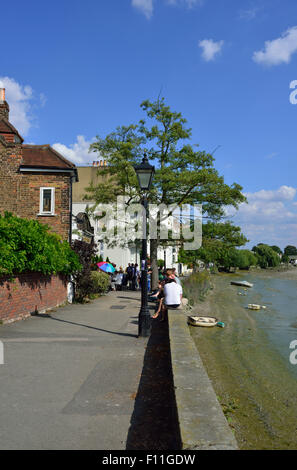 La Bell & Crown, Thames Rd, Strand sul verde, Kew, London W4, Regno Unito Foto Stock