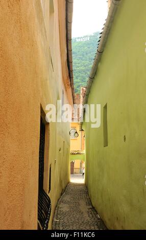 String Street (strada Sforii) fu costruito nel XVII secolo ed è considerata una delle strade più stretta in Europa. Foto Stock