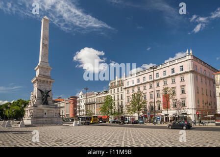 Obelisco sulla Praça dos Restauradores in Rossio, Lisbona, Portogallo Foto Stock