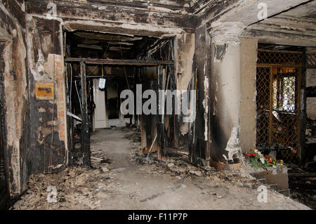 Ottobre 15, 2014 - Odessa, Ucraina - Odessa, Ucraina. Maggio 04, 2014. Incendiata la costruzione di sindacati. La gente è venuto per onorare la memoria di coloro che sono morti 42 sostenitori federalization di Ucraina, bruciati vivi sostenitori costruendo un unified Ucraina gettando firebombs (credito Immagine: © Andrey Nekrasov/ZUMA filo/ZUMAPRESS.com) Foto Stock