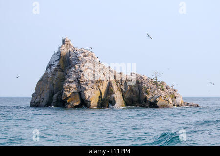 Lago Baikal, Siberia, Russia. 15 ottobre, 2014. Isola Baklaniy (eng. Cormorano isola ) Lago Baikal, Siberia, Federazione russa. © Andrey Nekrasov/ZUMA filo/ZUMAPRESS.com/Alamy Live News Foto Stock