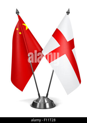 Cina e Inghilterra - Bandiere in miniatura. Foto Stock