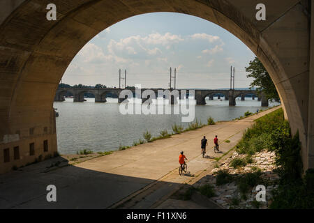 Ponti fiume Susquehanna in Pennsylvania PA Harrisburg Foto Stock