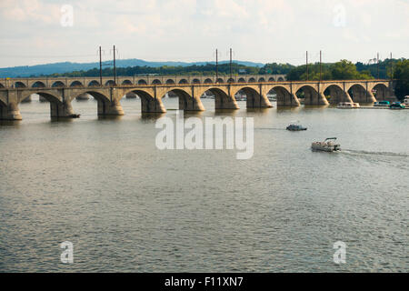 Ponti fiume Susquehanna in Pennsylvania PA Harrisburg Foto Stock