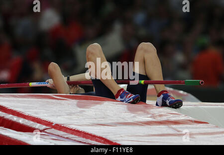 Pechino, Cina. 25 Ago, 2015. Pechino, Cina. 24 Ago, 2015. Renaud Lavillenie di Francia reagisce durante l'uomo Pole Vault finale al XV Associazione Internazionale delle Federazioni di Atletica (IAAF) Atletica Campionati del mondo presso il National Stadium, noto anche come Nido a Pechino in Cina, 24 agosto 2015. Credito: dpa picture alliance/Alamy Live News Foto Stock