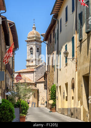 Le piccole strade di San Quirico d'Orcia in Toscana, Italia Foto Stock