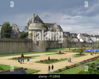 Vannes: Giardino del Château de l'Hermine, bastioni della città & Tour du Connétable Foto Stock