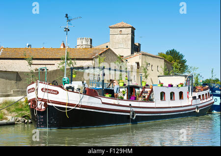 Barche nel porto, Colombiers, il Canal du Midi, Languedoc Roussillon, Francia Foto Stock