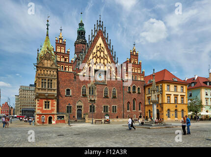 Città storica di Hall sulla piazza del mercato o Ryneck di Wroclaw, Bassa Slesia, Polonia, Europa Foto Stock