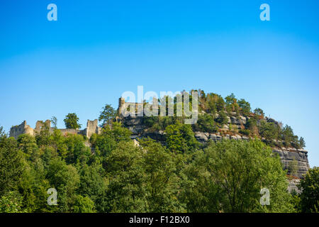 Resti del castello medievale nel resort per la salute Oybin nel sud-est della Sassonia, Germania Foto Stock