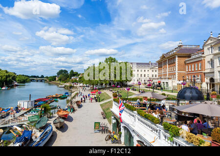 Riverside e Thames Path da Richmond Bridge, Richmond Upon Thames, London, England, Regno Unito Foto Stock