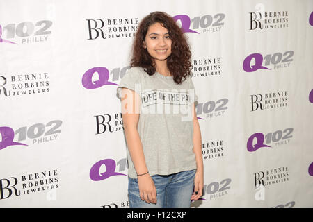 Bala Cynwyd, Pennsylvania, USA. 25 Ago, 2015. Il cantante canadese, ALESSIA CARA, fermato da Q102 fm in Bala Cynwyd per eseguire il suo colpo singolo"qui' di fronte a un pubblico dal vivo nel Q102 prestazioni credito teatro: Ricky Fitchett/ZUMA filo/Alamy Live News Foto Stock