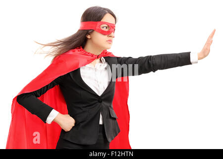 Il supereroe femminile facendo un segno di stop con la sua mano isolati su sfondo bianco Foto Stock