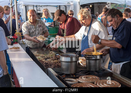 I fornitori la preparazione di cibi a San Gennaro Festival Foto Stock