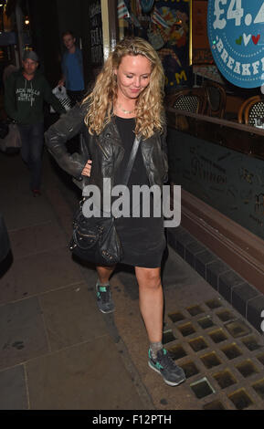 Charlie Brooks nella foto lasciando Sheridan Smith della festa di compleanno di detenuti presso il Century club di Londra. Dotato di: Charlie Brooks dove: Londra, Regno Unito quando: 25 Giu 2015 Foto Stock