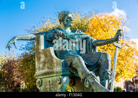 La Statua di Costantino al di fuori di York Minster e York, Regno Unito Foto Stock