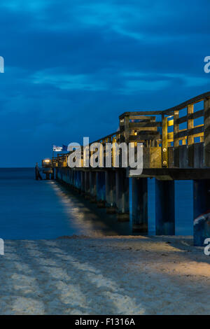 Il molo di sera, Mar Baltico, Bad Boltenhagen, Meclemburgo-Pomerania, Germania Foto Stock