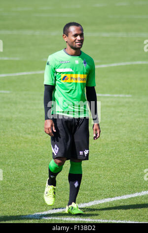 Mönchengladbach, Germania. 26 Agosto, 2015. Giocatore di calcio professionista Raffael durante la sessione di allenamento del club calcistico tedesco VFL Borussia Mönchengladbach. Credito: Daniel Kaesler/Alamy Live News Foto Stock