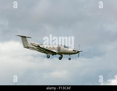 Pilatus PC-12NG (PC-12/47E) Lussemburgo registrata (LX-LAB) arrivando a Inverness Scozia. SCO 10,047. Foto Stock