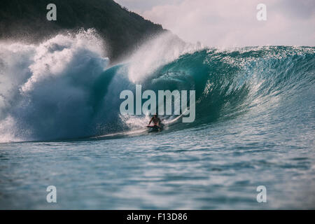 L'uomo bodyboarding nei Caraibi Foto Stock