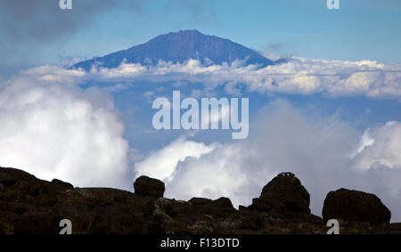 Mount Meru vista dal Monte Kilimanjaro, Tanzania Foto Stock