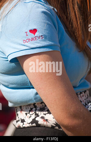 Adoro cucire gli asini su t-shirt all'Ellingham & Ringwood Agricultural Society Annual Show a Hampshire, Regno Unito nel mese di agosto Foto Stock