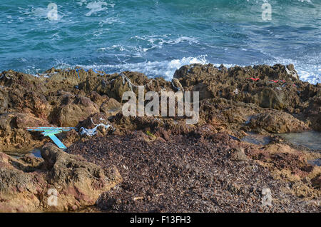 I detriti della nave in costa siciliana Foto Stock