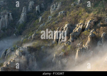 Formazioni di pietra nella valle dei fantasmi Dimerdzhi, Crimea Russia Foto Stock