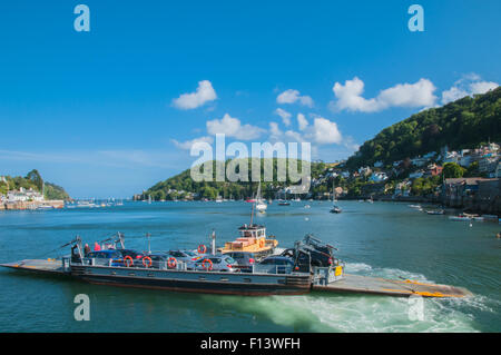 Abbassare nave traghetto sul fiume Dart Dartmouth Devon England Foto Stock