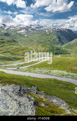 Strette e tortuose strade di montagna sopra Skjolden, Norvegia Foto Stock