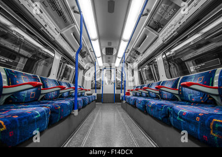 La metropolitana di Londra con colore selettivo evidenziando alcuni dettagli. Foto Stock