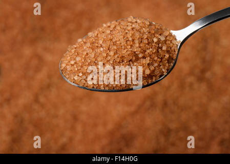 Cucchiaino di marrone lo zucchero non raffinato Foto Stock