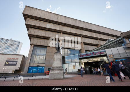 Paradise Forum e priestley statua in Birmingham REGNO UNITO Foto Stock