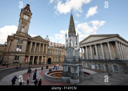 Chamberlain memorial a Chamberlain Square con Birmingham Museum & Art Gallery e town hall REGNO UNITO Foto Stock