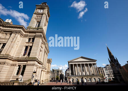 Chamberlain memorial a Chamberlain Square con Birmingham Museum & Art Gallery e town hall REGNO UNITO Foto Stock