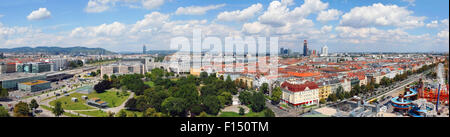 Austria, Vienna, vista dalla ruota panoramica Ferris da parte della città Foto Stock