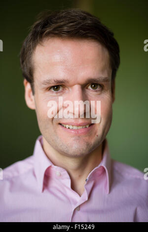 Berlino, Germania. Il 27 agosto, 2015. Harald Pruess dal Centro tedesco per malattia Neurodengerative presso la Charite in una conferenza stampa a Schloss Friedrichsfelde a Berlino, Germania, 27 agosto 2015. I ricercatori hanno scoperto la causa esatta della malattia del tardo orso polare Knut. Credito: dpa picture alliance/Alamy Live News Foto Stock