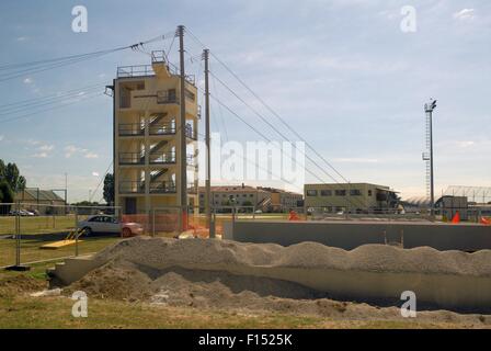 L'Italia, Camp Ederle US Army base di Vicenza, torre di lancio di paracadutisti di formazione Foto Stock