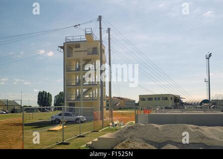 L'Italia, Camp Ederle US Army base di Vicenza, torre di lancio di paracadutisti di formazione Foto Stock