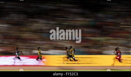 Pechino, Cina. Il 27 agosto, 2015. Gli atleti competere durante gli uomini 200m Finale al 2015 IAAF Campionati del mondo presso il "nido" dello Stadio Nazionale di Pechino, capitale della Cina, e il agosto 27, 2015. © Maohua Fei/Xinhua/Alamy Live News Foto Stock