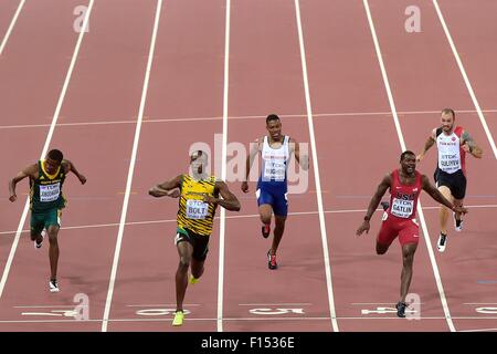 Pechino, Cina. Il 27 agosto, 2015. IAAF Campionati del mondo presso il National Stadium, noto anche come Nido a Pechino in Cina, 27 agosto 2015. Usain Bolt (JAM) vince la finale degli uomini 200 metri prima di Justin Gatlin (USA) e Anaso Jobodwana (RSA) Credito: Azione Sport Plus/Alamy Live News Foto Stock