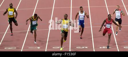 Pechino, Cina. Il 27 agosto, 2015. IAAF Campionati del mondo presso il National Stadium, noto anche come Nido a Pechino in Cina, 27 agosto 2015. Usain Bolt (JAM) vince la finale degli uomini 200 metri prima di Justin Gatlin (USA) e Anaso Jobodwana (RSA) Credito: Azione Sport Plus/Alamy Live News Foto Stock