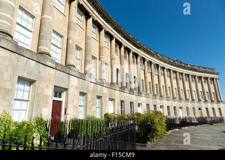 Architettura georgiana lungo il Royal Crescent, Bath, Somerset, Inghilterra, Regno Unito Foto Stock
