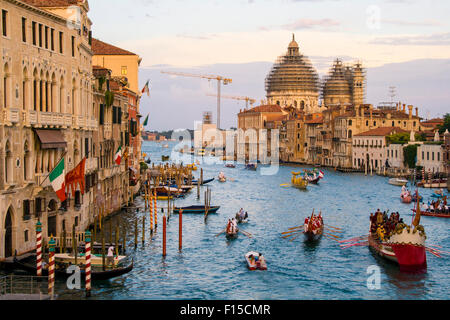 Venezia, Italia - 07 settembre 2008: navi storiche aprire la Regata Storica, si svolge ogni anno nella prima domenica di settembre. Foto Stock