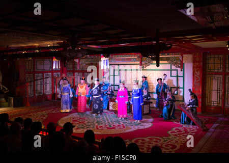 Tumen Ekh Mongolian canzone e ballo Ensemble. Ulaanbaatar in Mongolia. (Ulan Bator) Foto Stock
