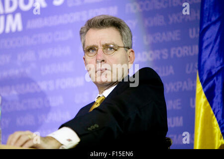 Ambasciatore statunitense in Ucraina Geoffrey Pyatt presso l Ambasciatore del Forum presso la Casa degli insegnanti di Settembre 12, 2013 a Kiev in Ucraina. Foto Stock