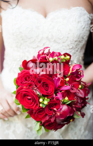 Close-up di della sposa azienda Bouquet, Hamilton, Ontario, Canada Foto Stock